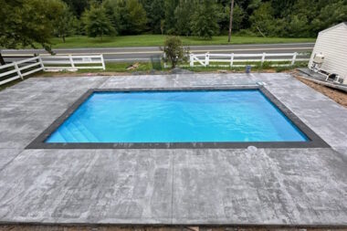 Concrete swimming pool